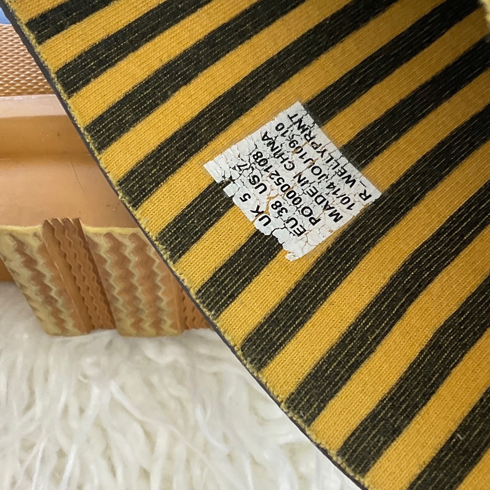 JOULES Black Boots with Brown Bee Design - Picture 7 of 7